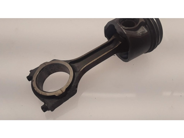 Píst 24879A   Ford Mondeo Mk III  pro naftový motor 2.0  