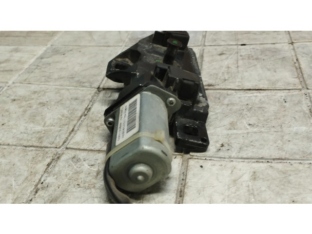 Притягиватель задней крышки