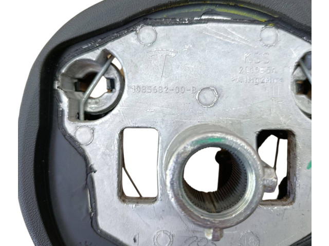 Руль Tesla Model 3 2017 - года 108568200B, 110532400G