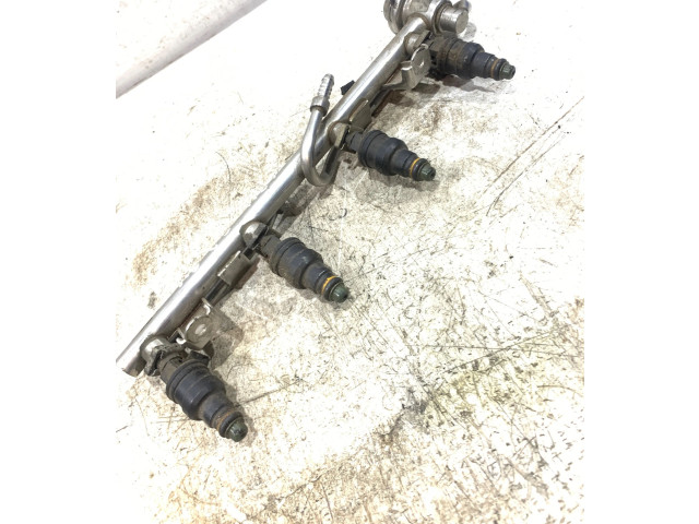 Топливная рампа 058133681 Audi A6 S6 C5 4B