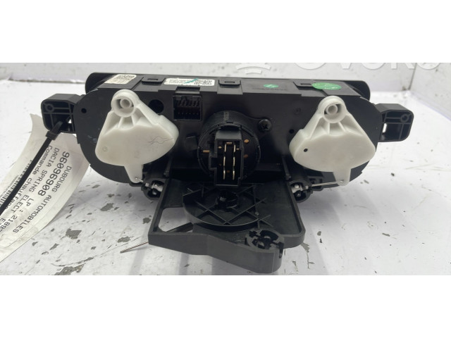 Блок управления кондиционера воздуха / климата/ печки (в салоне) 275702104R   Dacia Spring