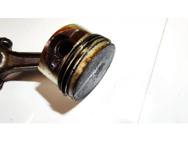 Píst Citroen Xsara pro benzínový motor 1.6