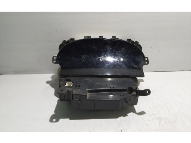 Панель приборов    Toyota Yaris Verso       