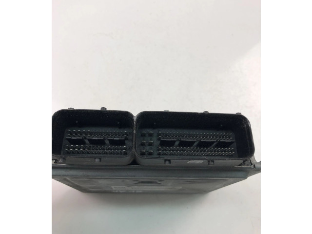 Блок управления двигателем Блок управления 03F906070HP Skoda Fabia Mk3 (NJ)