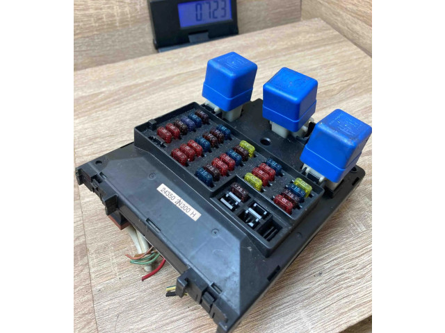 Блок предохранителей 243502N300H, 06892N39D06 Nissan Almera