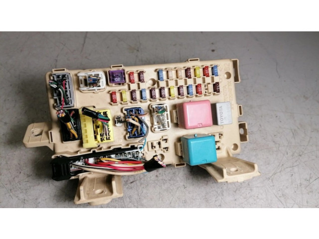 Блок предохранителей 892210F020 Toyota Corolla Verso AR10