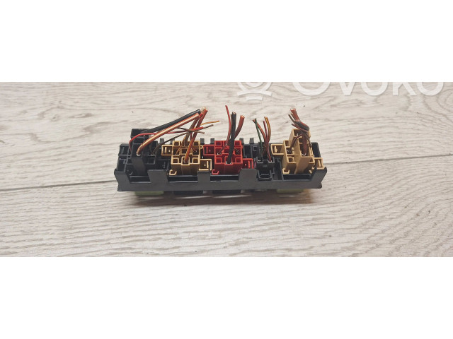 Блок предохранителей 7n0937503a   Skoda Yeti (5L)    