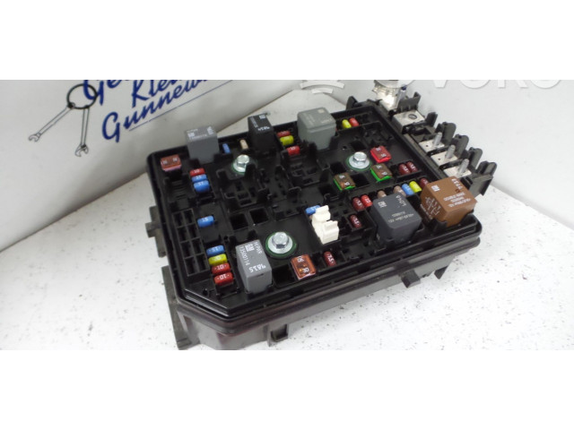 Блок предохранителей 39040849 Vauxhall Astra K