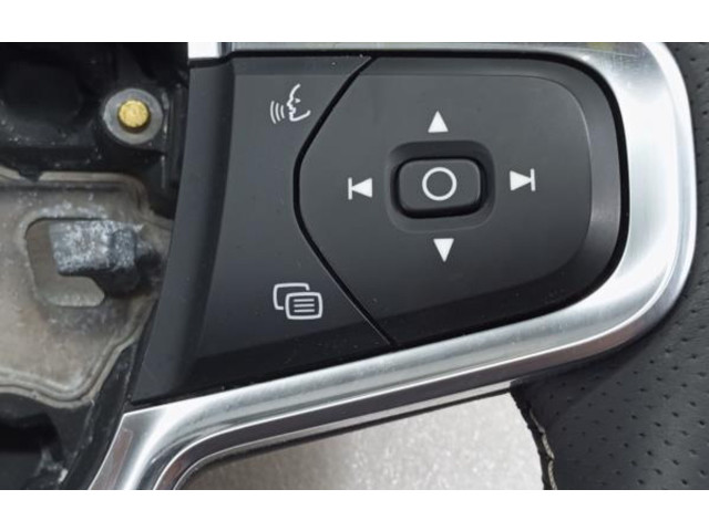 Руль Volvo XC40 - года 34232263C, 31455409