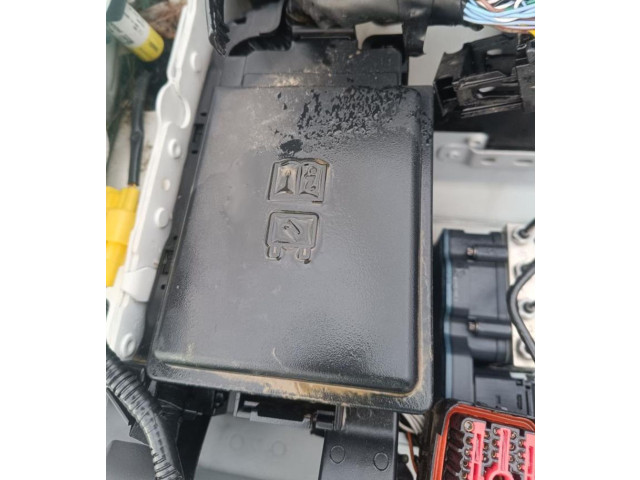 Блок предохранителей T4N11774 Jaguar XF X250