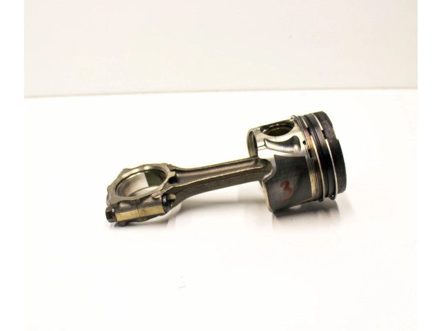 Píst 69012E24B Opel Astra J