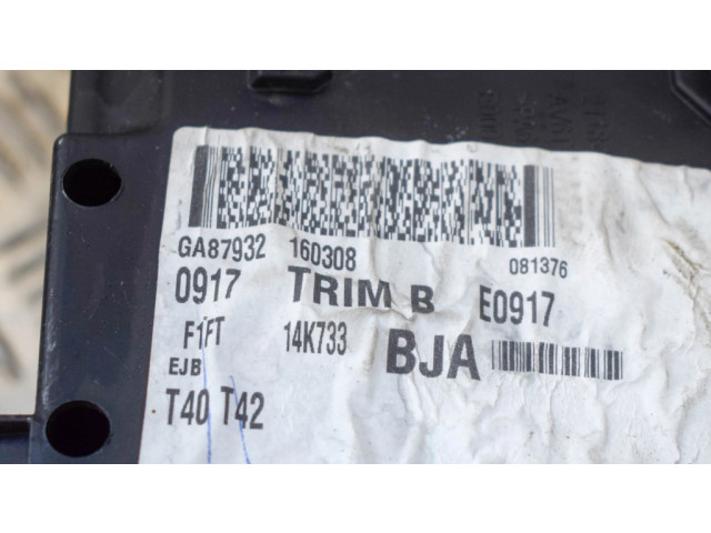 Блок предохранителей  AV6T14A067AD, F1FT14K733BJA   Ford Focus    