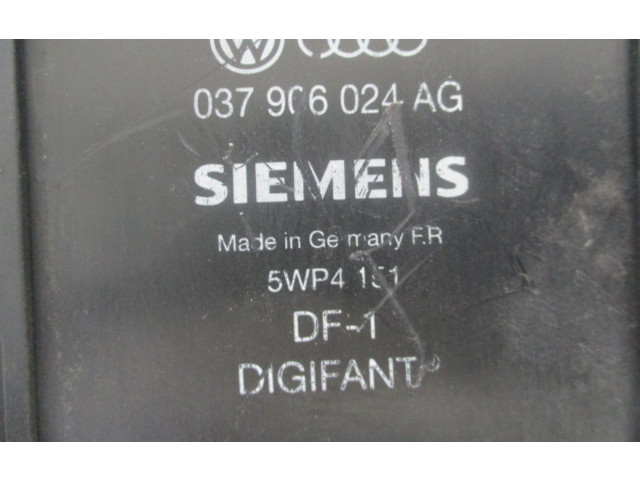 Блок управления двигателем ECU Volkswagen Golf III 1993