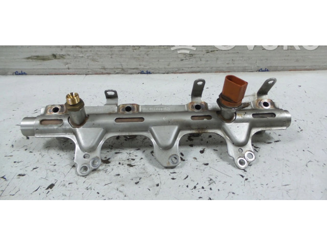 Vstřikovací lišta 06J133317M, 06J113317AB Volkswagen Tiguan CCZB