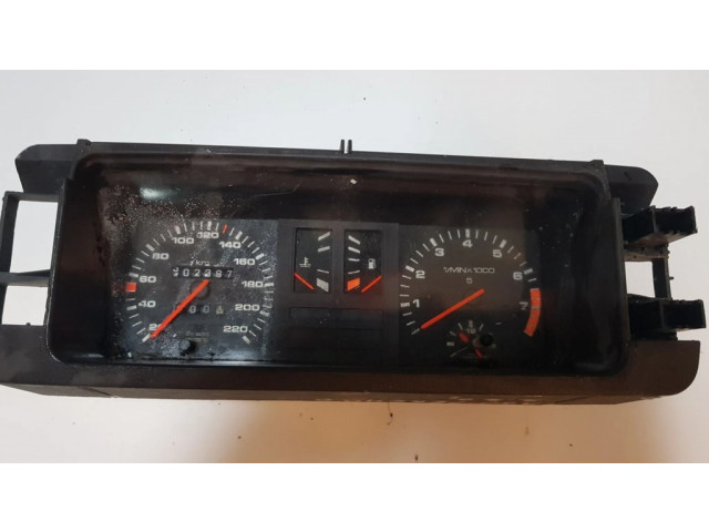 Přístrojová deska Audi 80 90 S2 B4 1991 81117331