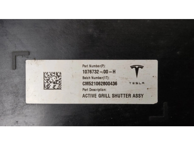 Другая деталь отсека двигателя