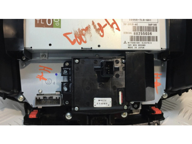 Радио/ проигрыватель CD/DVD / навигация