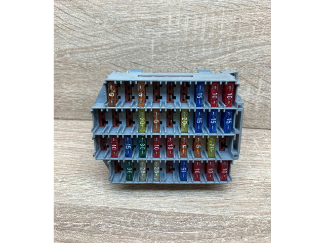 Блок предохранителей 9162439 Volvo S80