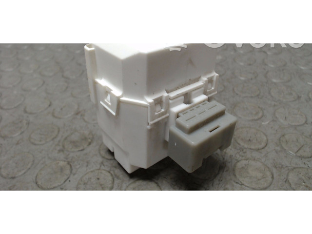 Блок предохранителей MN108928 Mitsubishi Colt