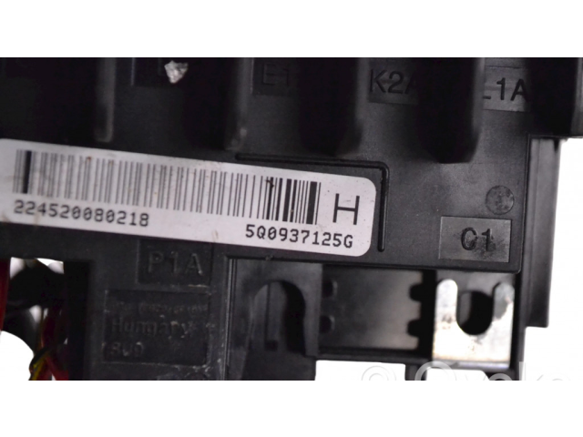 Блок предохранителей  5Q0937125G   Volkswagen Golf VII    