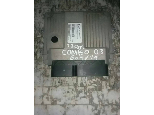 Блок управления двигателя 55194018   Opel Combo C