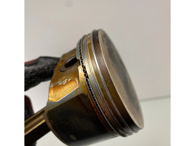 Píst CGBA Ford Mondeo Mk III pro benzínový motor 1.8