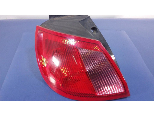 Задний фонарь в кузове
