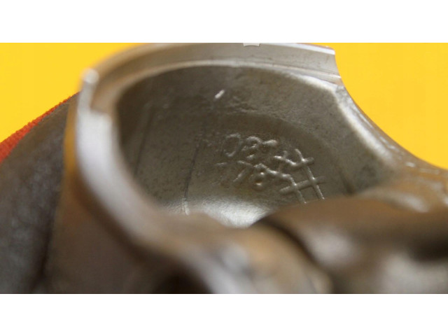  Поршень с шатуном    Volkswagen Golf VI  