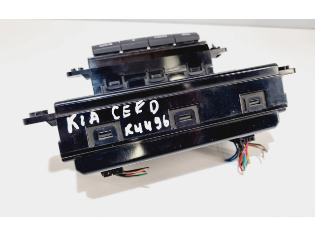 Дисплей 957101H300 KIA Ceed