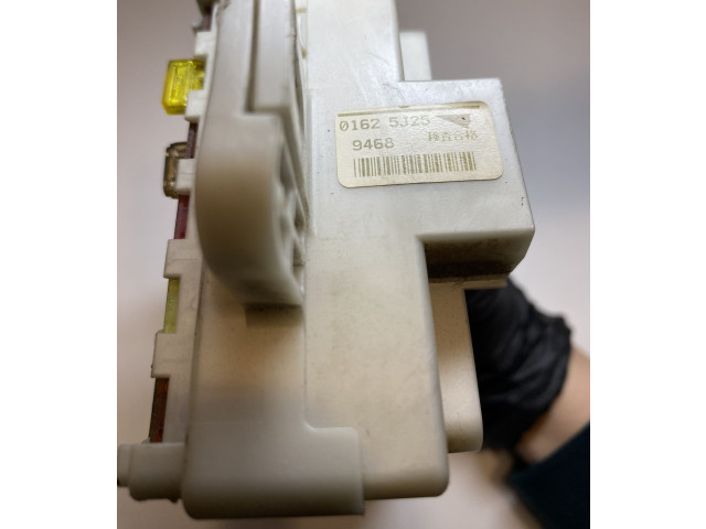 Блок предохранителей 01625J25 Mitsubishi L200