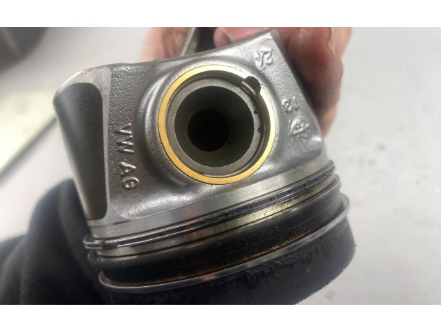 Поршень с шатуном 04LA, 011A Volkswagen Golf VII