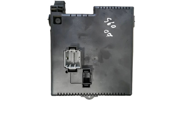 Блок предохранителей 30786646, 28080156 Volvo S60