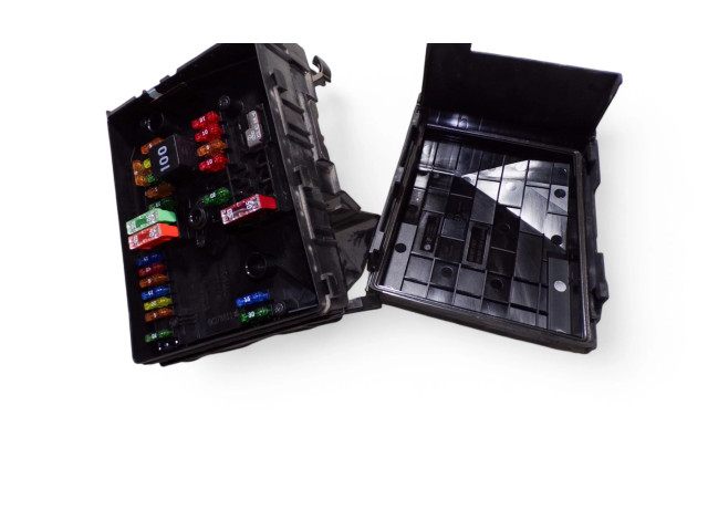 Блок предохранителей  1K0937132F, 1K0937540C   Volkswagen Caddy    