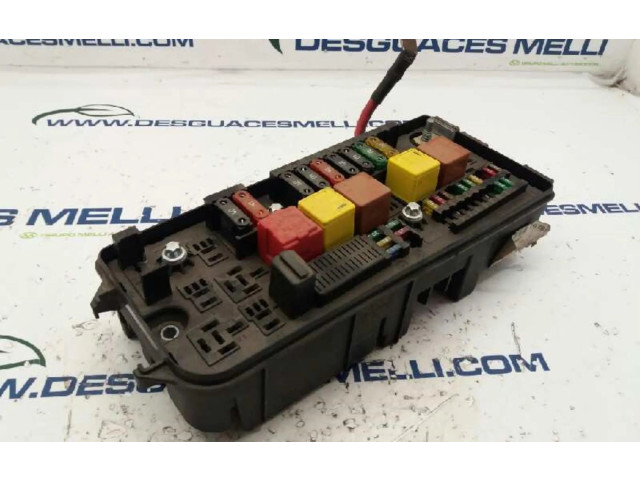 Блок предохранителей 13112920   Opel Vectra C    