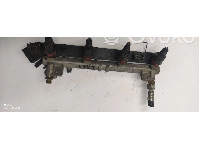 Топливная рампа 90411551 Opel Vectra B