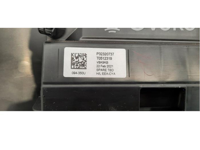 Панель приборов 36010422 Volvo XC40