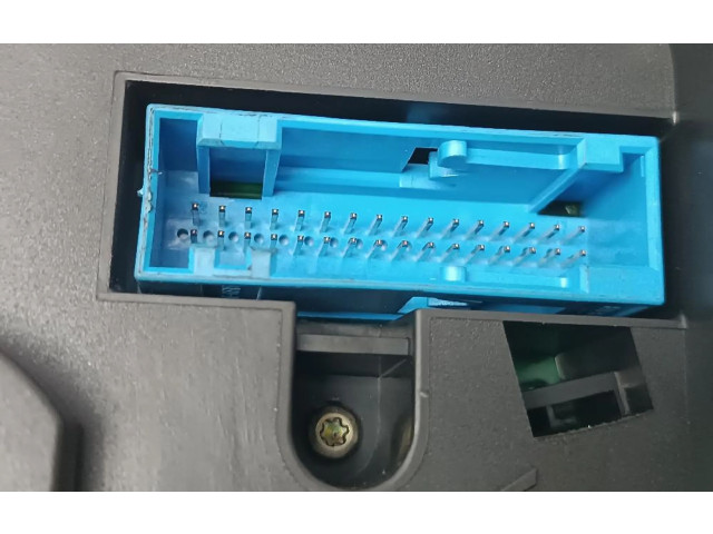 Панель приборов 110080128   Audi A6 S6 C5 4B       