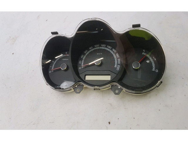 Панель приборов 940041P490 KIA Venga