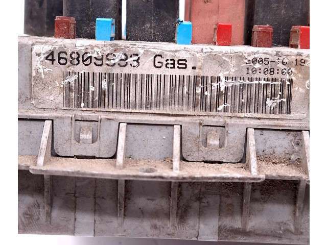 Блок предохранителей 46809993, 46520422 Fiat Albea