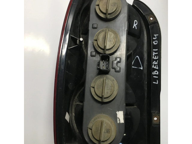 Задний фонарь правый сзади 55157062 Jeep Liberty