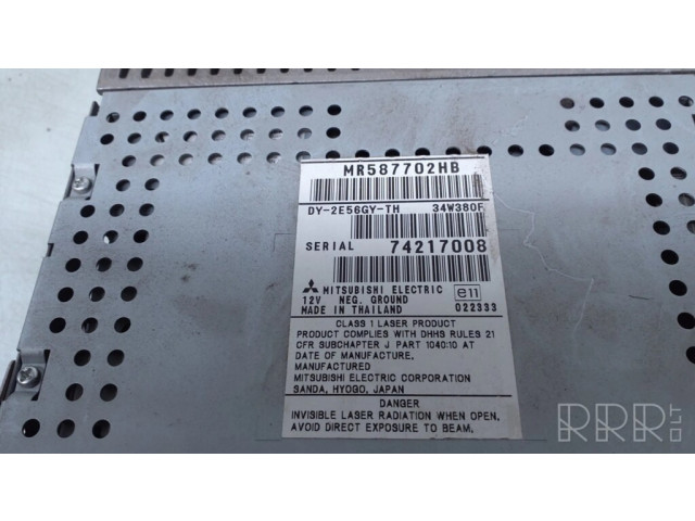 Радио/ проигрыватель CD/DVD / навигация