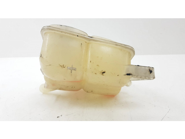 Расширительный бачок охлаждающей жидкости    