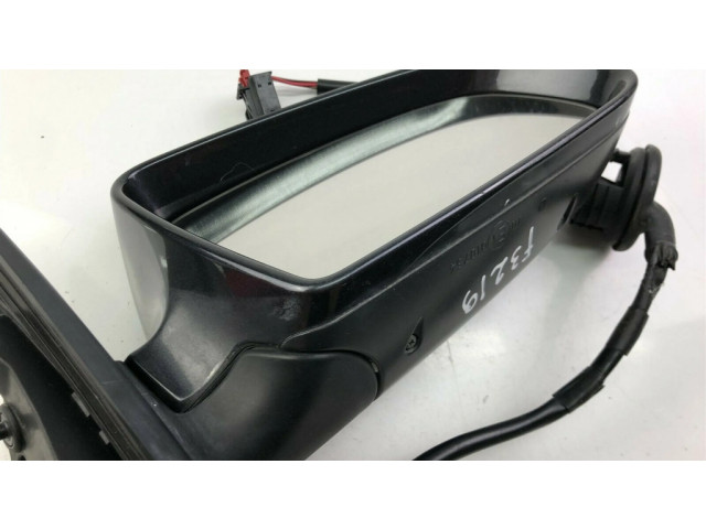 Боковое стекло в середине кузова