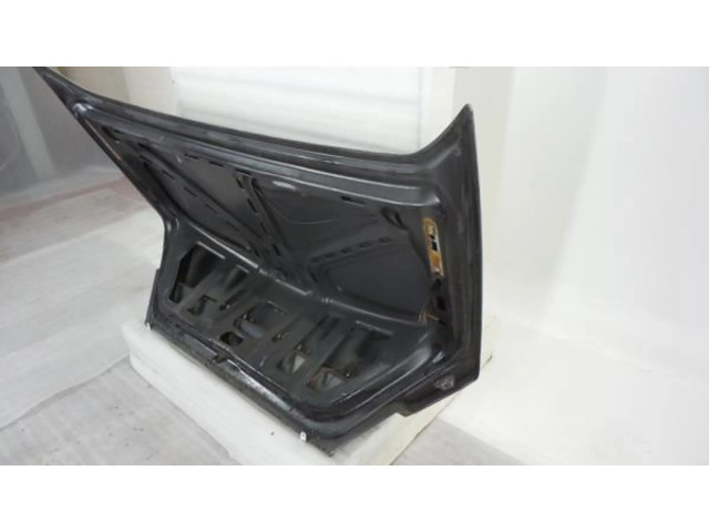 Задняя крышка (багажника)