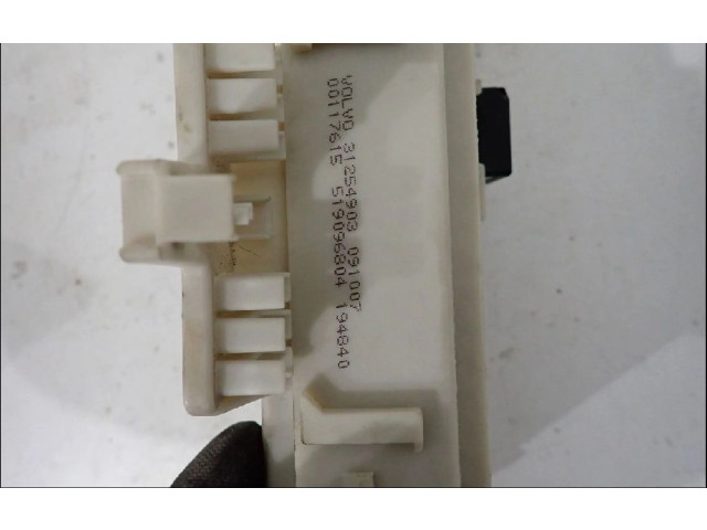 Блок предохранителей    Volvo C30    