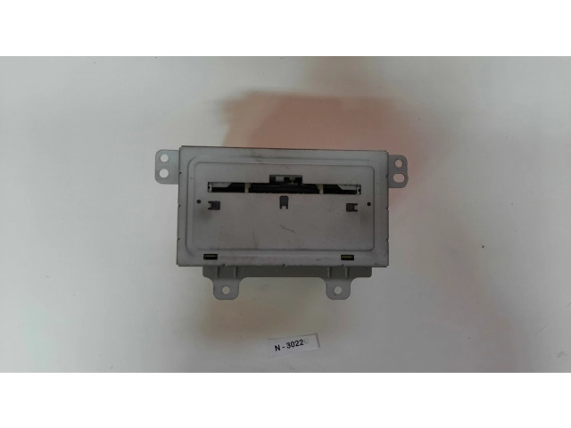 Радио/ проигрыватель CD/DVD / навигация