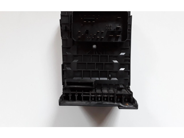 Блок предохранителей 1K0937125D   Skoda Yeti (5L)    