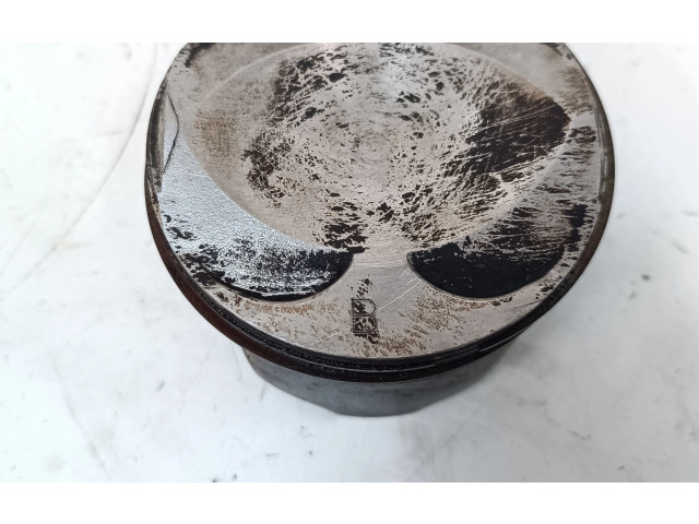 Píst Subaru Outback (BT)