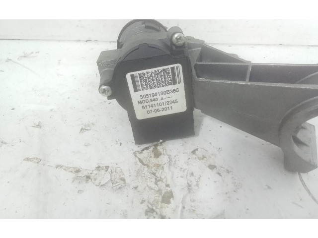 Zpětné zrcátko  Alfa Romeo Giulietta 2011  940A5000  