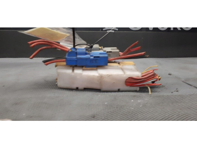 Блок предохранителей  8200241944   Renault Clio III    